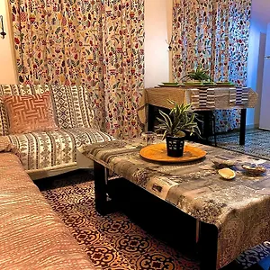 Appartamento Violeta With Cozy Balcony, Siviglia